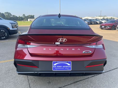 Used 2025 Hyundai Elantra Sport image 24
