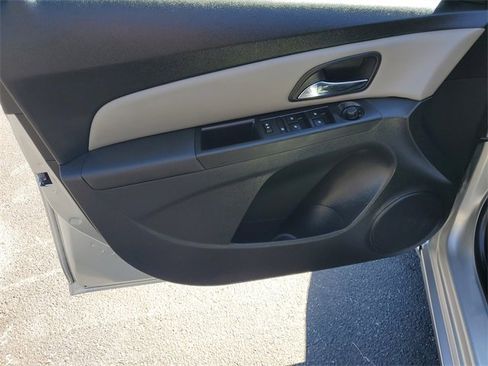 Used 2015 Chevrolet Cruze LS image 19