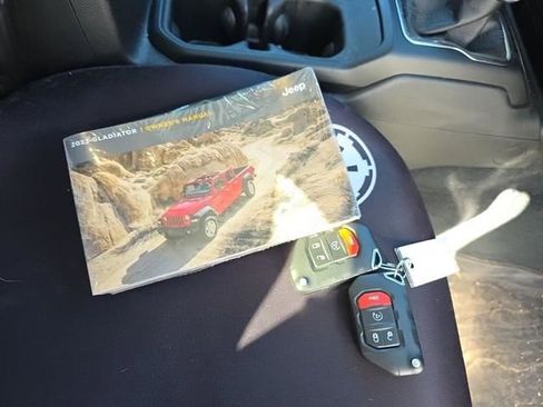 Used 2023 Jeep Gladiator Willys image 19
