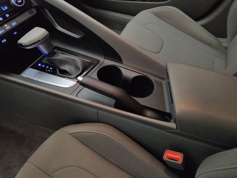 Used 2024 Hyundai Elantra SEL FWD image 26