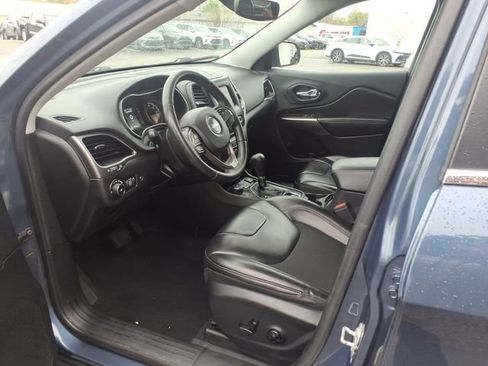 Used 2019 Jeep Cherokee Latitude Plus w/ Comfort/Convenience Group AWD/4WD image 3