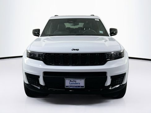 Used 2023 Jeep Grand Cherokee L Laredo image 2