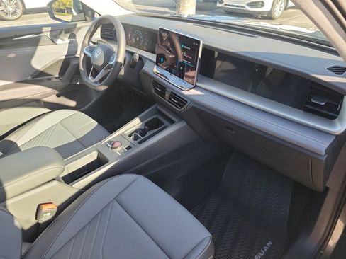New 2026 Volkswagen Tiguan SE FWD image 28