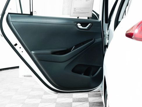 Used 2017 Hyundai Ioniq Limited image 17