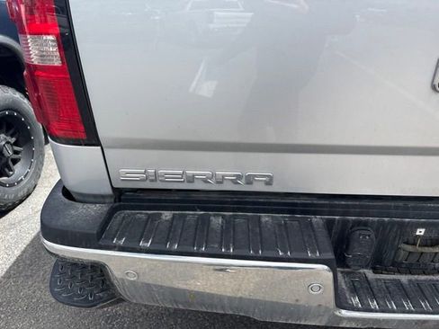 Used 2015 GMC Sierra 2500 SLT w/ Duramax Plus Package AWD/4WD image 18