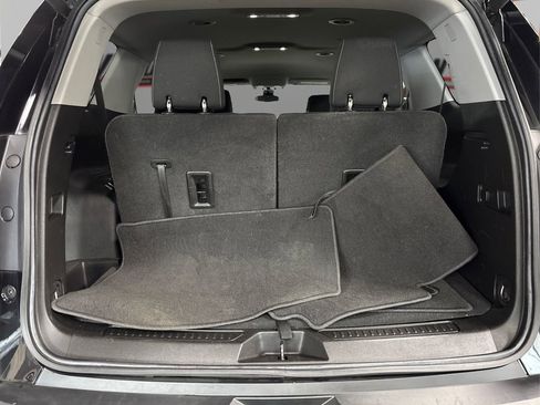 Used 2023 GMC Acadia SLE w/ Driver Convenience Package image 11