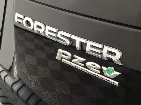 Used 2017 Subaru Forester 2.5i Touring AWD/4WD image 32