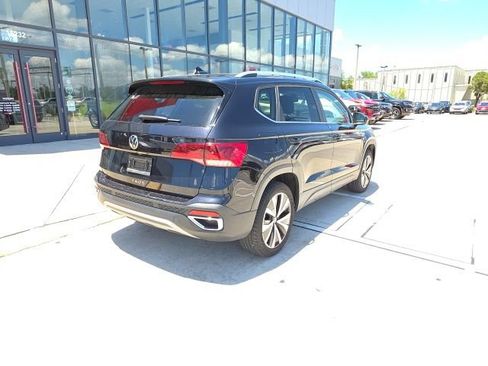 Used 2024 Volkswagen Taos SE FWD image 4