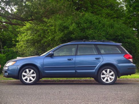 Used 2008 Subaru Outback 2.5i Limited L.L. Bean AWD/4WD image 2