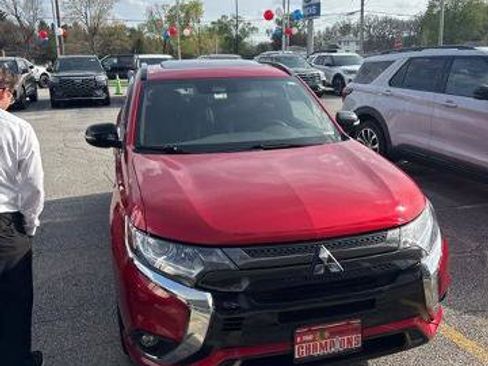 Used 2021 Mitsubishi Outlander 4WD Plug-In Hybrid image 2