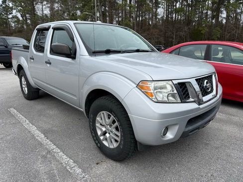 Used 2014 Nissan Frontier SV w/ SV Value Truck Package image 2