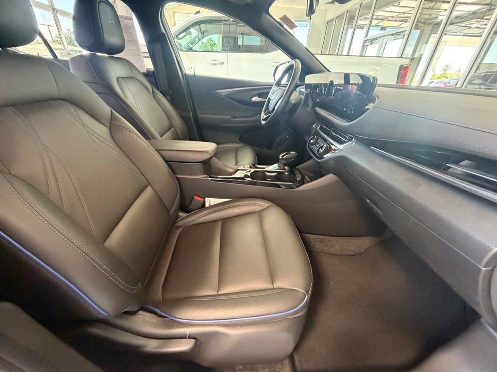 Used 2024 Buick Envista Sport Touring w/ Convenience I Package FWD image 38