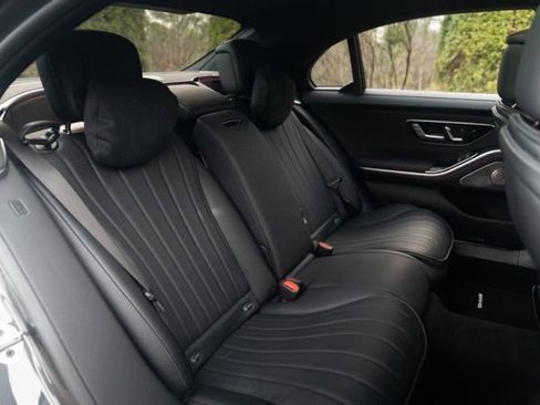 Used 2022 Mercedes-Benz S 500 4MATIC w/ AMG Line Package image 38