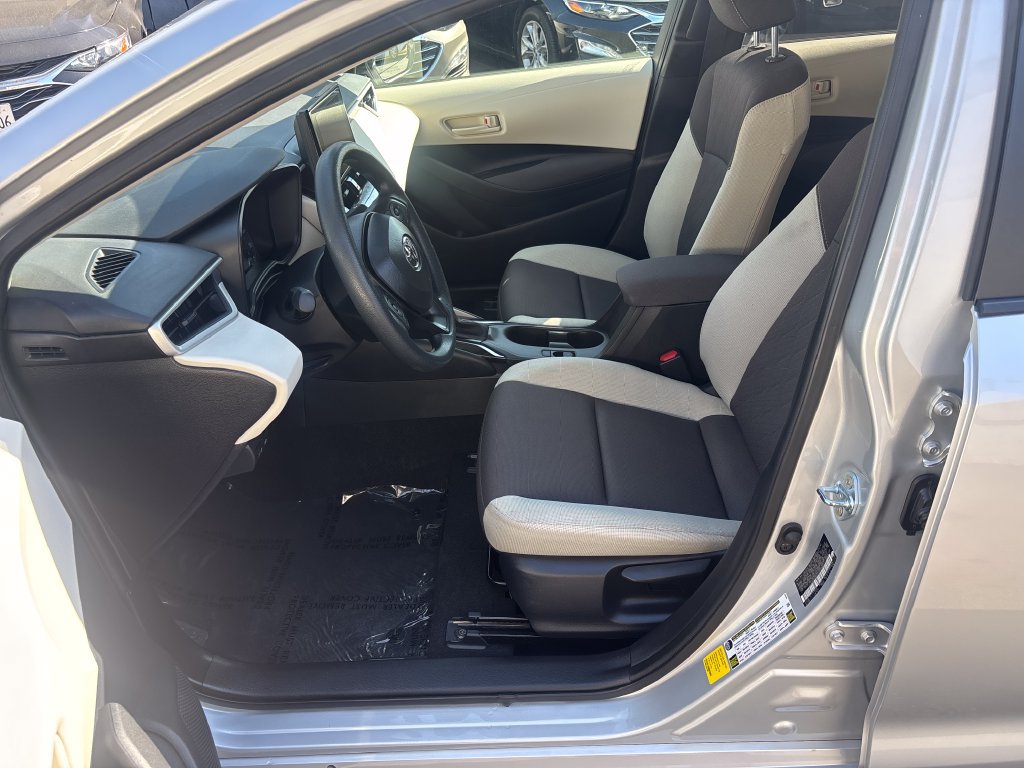 Used 2025 Toyota Corolla LE FWD image 9