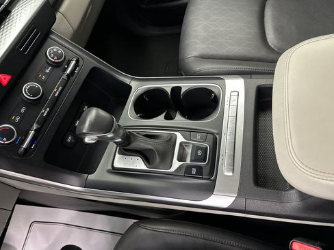 Used 2024 Kia Carnival LX FWD image 31
