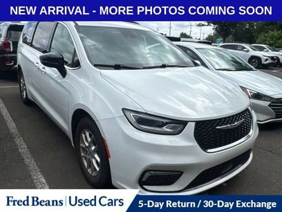 Used 2024 Chrysler Pacifica Touring