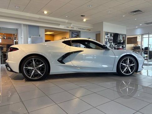 Used 2020 Chevrolet Corvette Stingray Preferred Cpe w/ 2LT Preferred Equipment Group RWD image 4