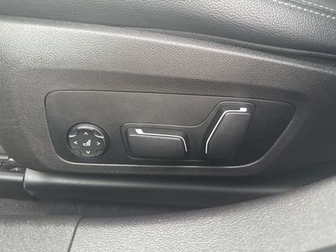 Used 2025 BMW 330i Sedan image 11