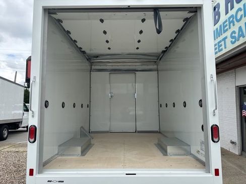 New 2025 Chevrolet Express 3500 Work Van w/ Power Convenience Package image 21