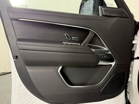 New 2026 Land Rover Range Rover Long Wheelbase SE AWD/4WD image 28