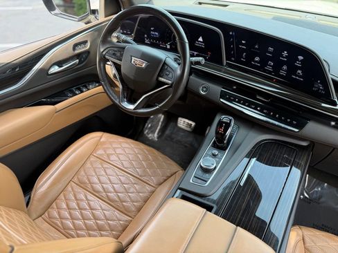 Used 2023 Cadillac Escalade ESV Premium Luxury AWD/4WD image 44