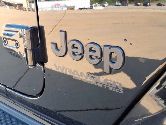 Used 2022 Jeep Wrangler Unlimited Sahara AWD/4WD image 24
