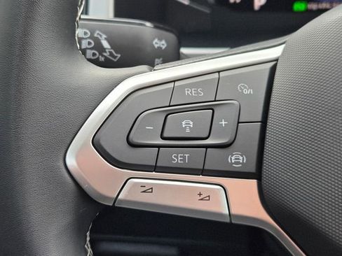 Used 2023 Volkswagen Atlas SE image 24