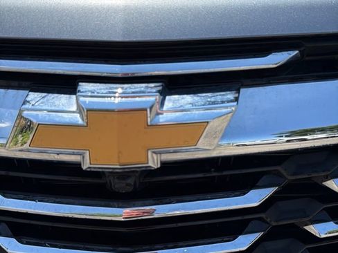 Used 2025 Chevrolet Equinox LT AWD/4WD image 2