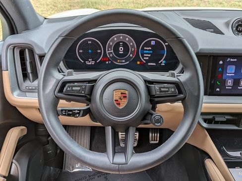 Certified 2026 Porsche Cayenne S AWD/4WD image 8