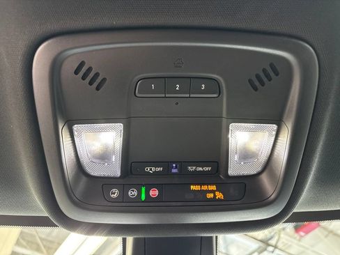 Used 2023 Chevrolet Traverse LT AWD/4WD image 31