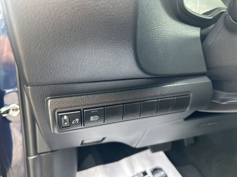 Used 2025 Toyota Corolla LE image 12