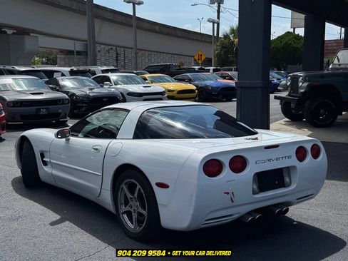 Used 2000 Chevrolet Corvette Coupe w/ Performance Handling Pkg RWD image 4