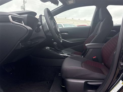 Used 2025 Toyota Corolla SE image 10