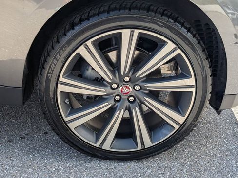 Used 2017 Jaguar F-PACE Prestige image 9