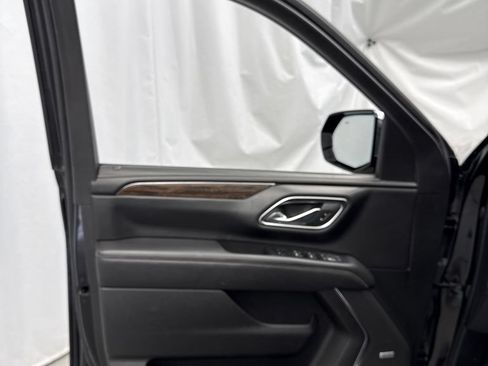Used 2023 Chevrolet Tahoe Premier AWD/4WD image 11