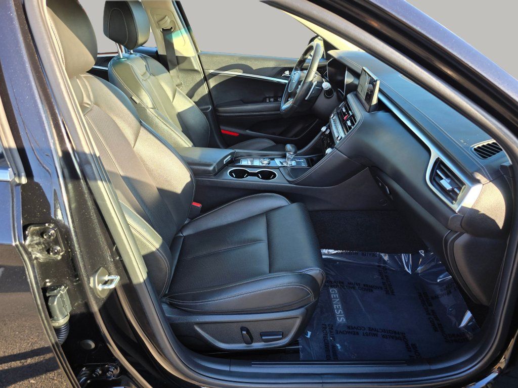 Used 2025 Genesis G70 2.5T RWD image 29