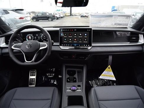 New 2026 Volkswagen Tiguan SE R-Line image 7