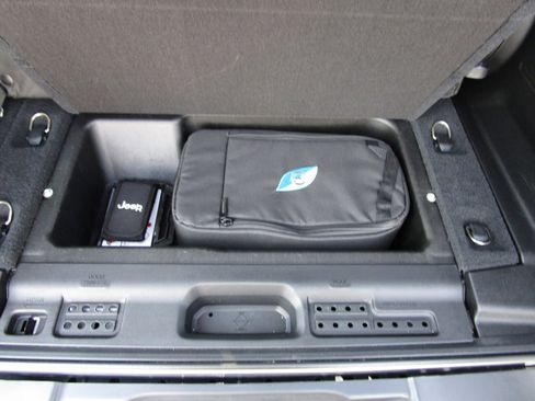 Used 2021 Jeep Wrangler Unlimited Sahara w/ Cold Weather Group image 14