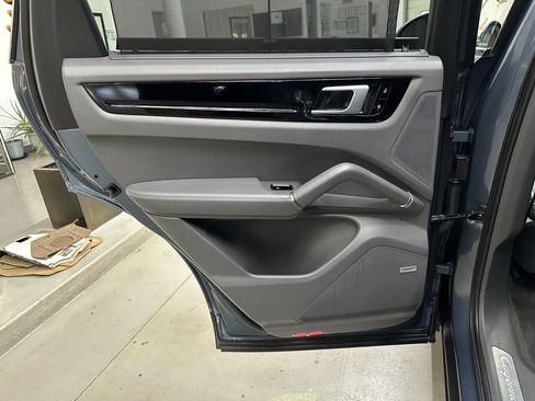 Used 2019 Porsche Cayenne S image 12