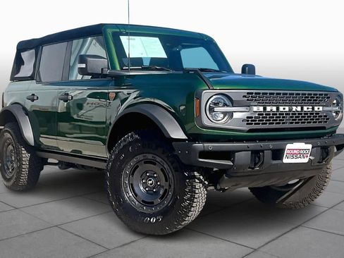 Used 2024 Ford Bronco Badlands image 2