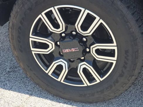 Used 2023 GMC Sierra 2500 AT4 w/ Gooseneck/5TH Wheel Package AWD/4WD image 12