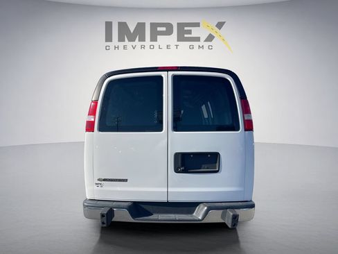 Used 2023 Chevrolet Express 2500 w/ Driver Convenience Package RWD image 4