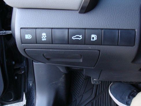 Used 2018 Toyota Camry SE FWD image 22