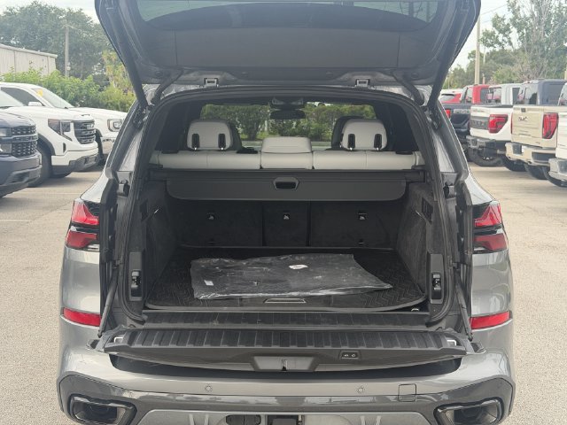 Used 2026 BMW X5 xDrive40i w/ M Sport Package AWD/4WD image 12