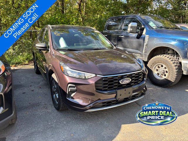 Used 2023 Ford Escape ST-Line w/ Tech Pack #1 AWD/4WD image 3