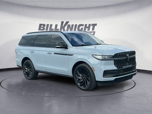 Certified 2025 Lincoln Navigator Reserve w/ Jet Appearance Package AWD/4WD image 7