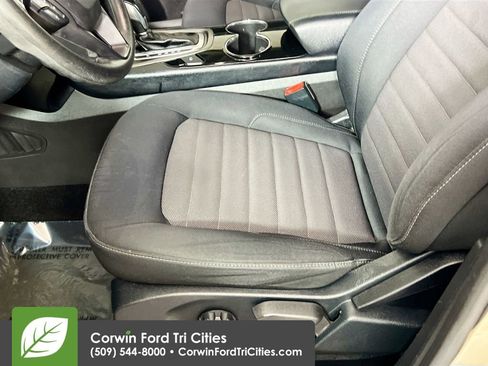 Used 2017 Ford Edge SE w/ Cargo Accessory Package image 22