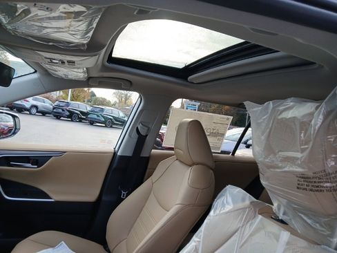 New 2025 Toyota RAV4 Limited image 8