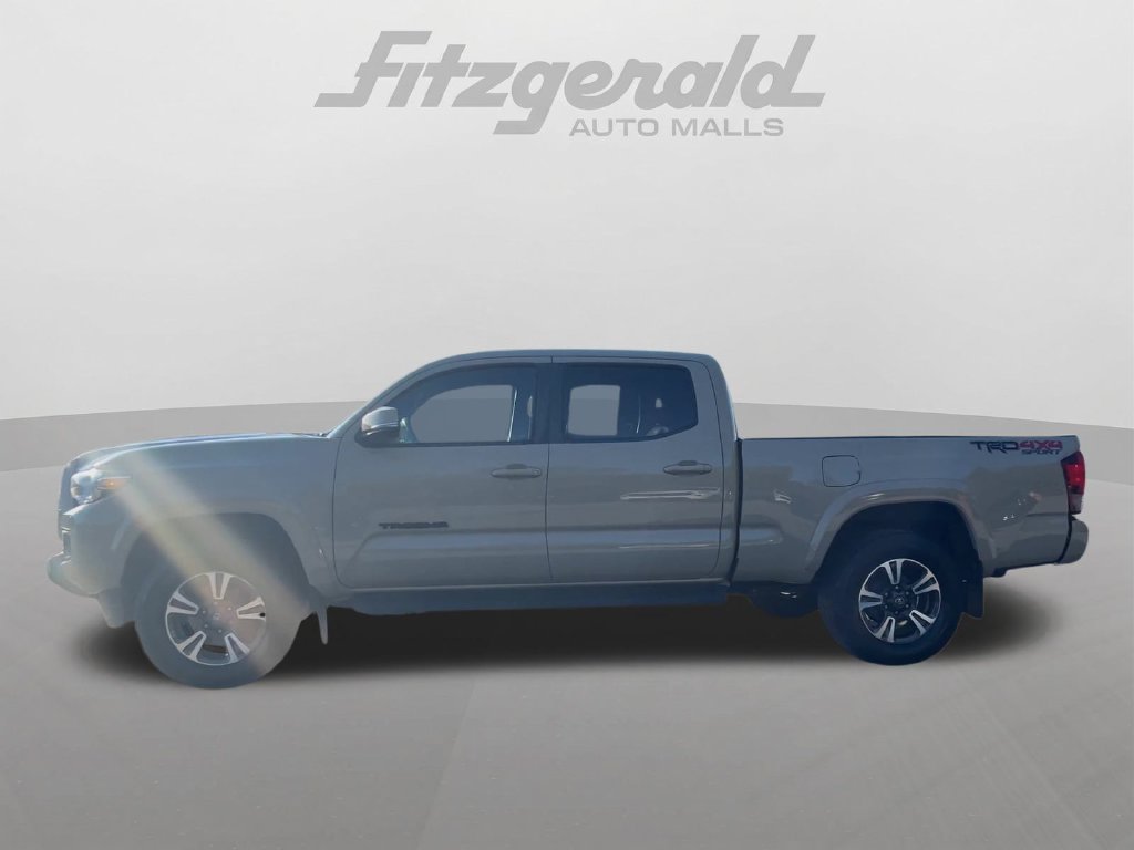 Used 2019 Toyota Tacoma TRD Sport AWD/4WD image 5