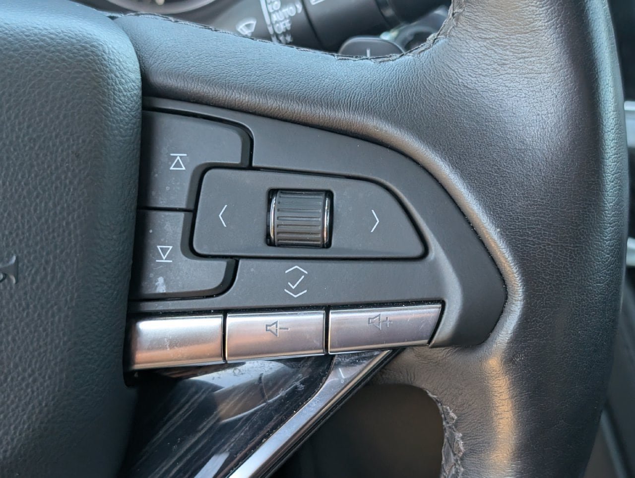 Used 2024 Cadillac XT6 Premium Luxury FWD image 21